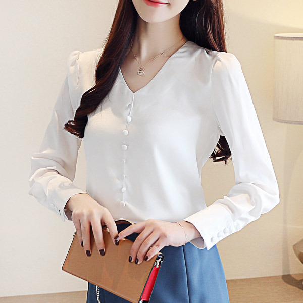 단추포인트블라우스