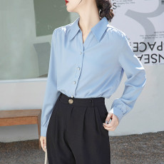 카라넥블라우스